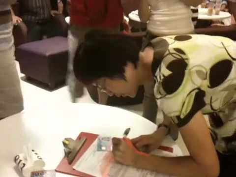 MediaRakyat News Flash: YB Gan Pei Nei (Rawang) Working After Hour To Register New Voters