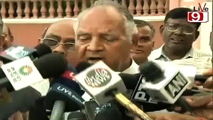 Indian Politician&#039;s False Teeth Fall Off While Speaking - Hilarious