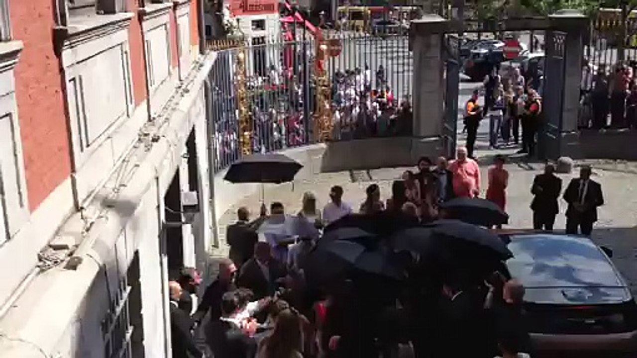 La sortie de l'hôtel de ville d'Axel Witsel et Rafaella Szabo, après leur mariage