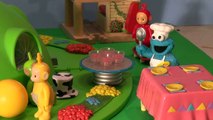 Play Doh Teletubbies and the Cookie Monster Chef , we make a Big Mac and Large Fries from Play Doh l