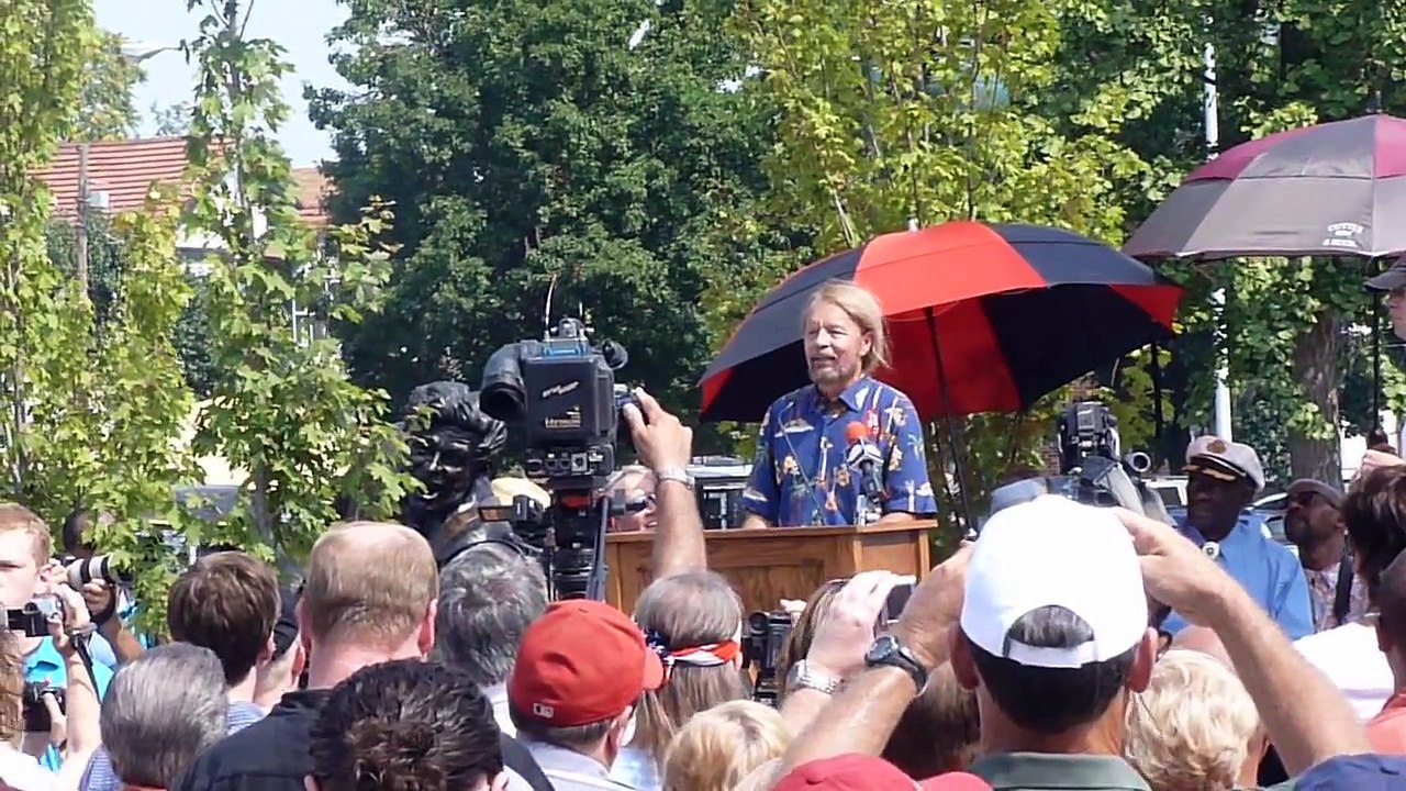 CHUCK BERRY STATUE  DEDICATION SPEECH HD DELMAR LOOP 07/29/2011