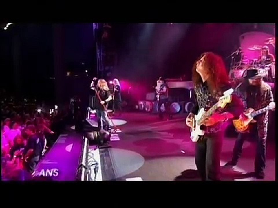 LYNYRD SKYNYRD MOURNS DEATHS, RETURNS WITH GOD AND GUNS