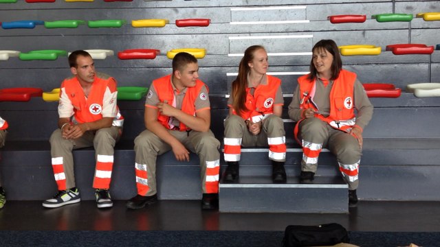 Fête des écoles publiques : démonstrations de la Croix-Rouge