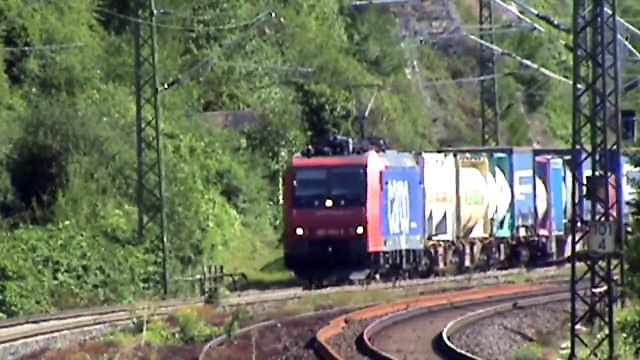 Züge und Schiffe bei Kestert am Rhein, Re482, LTE 185, 145, DB 185, 111, 101, 2x 428, 427