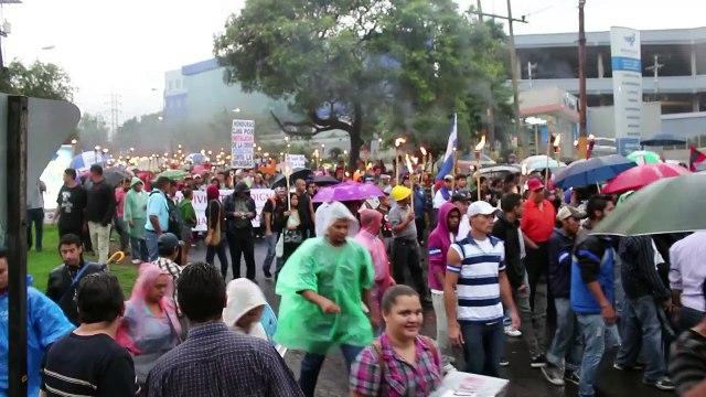 Milhares pedem renúncia do presidente em Honduras