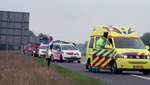 Drie buspassiers raken gewonden door botsing op snelweg - RTV Noord