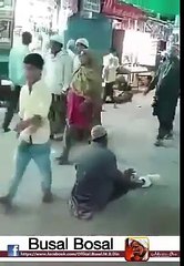 ھاھاھا ایسا بھکاری جس کی ٹانگ ٹوٹی ہوئی تھی