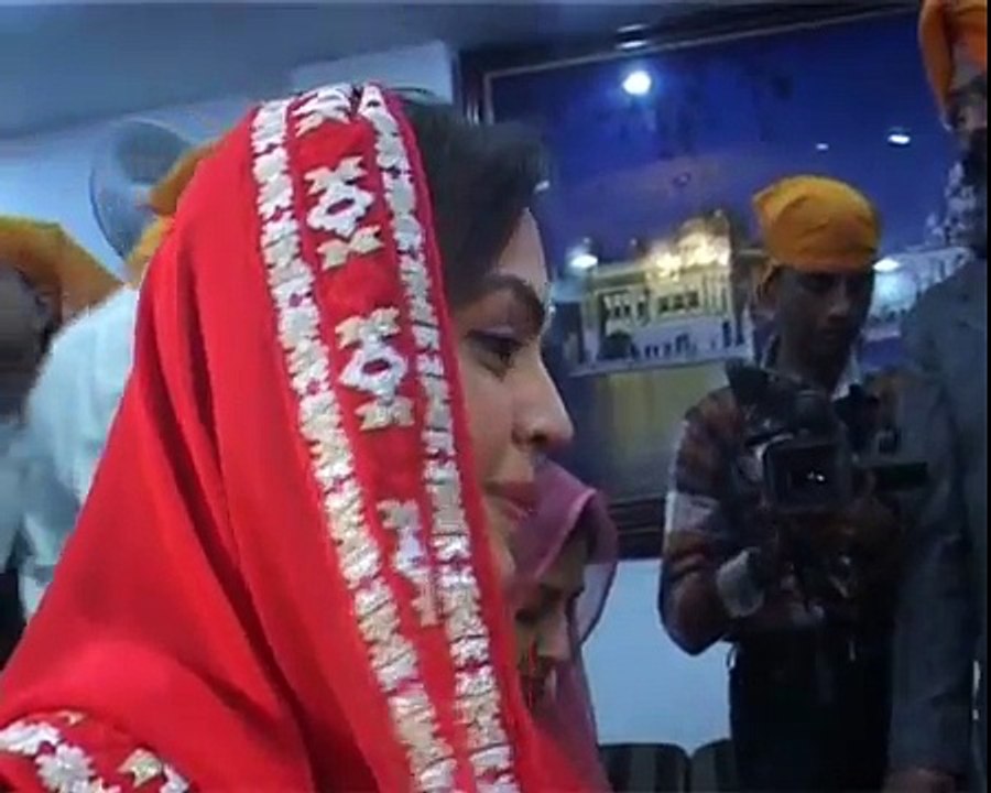 Nita Ambani pays obeisance at Golden Temple in Amritsar.