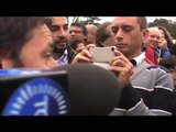 Renzi contestato durante la manifestazione del Pd a Roma