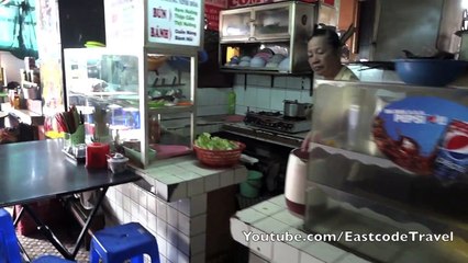 Food court at Da Lat market Lam Dong   Vietnam