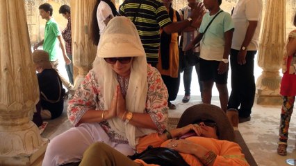 Our feelings from India on paper balls dedicated to Leila Haddad