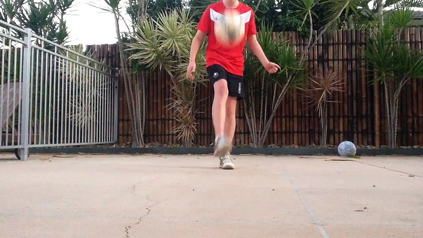 Cristiano Ronaldo Skill - LEARN a crazy Football Soccer Toe Bounce Tutorial by Extreme Tekkers
