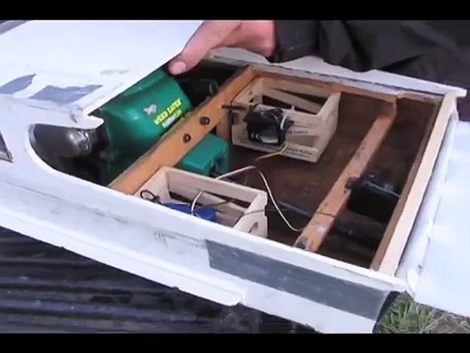 gas weed eater powered RC boat - video Dailymotion