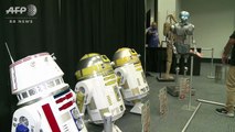 僕だけのR2-D2！スター・ウォーズファン制作のレプリカが大集合、米　Droid builders show off their own R2D2s at Star Wars convention