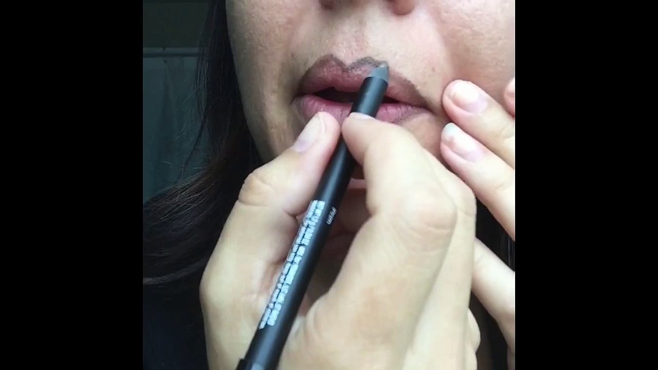 Big Beautiful Lip Gloss Tutorial