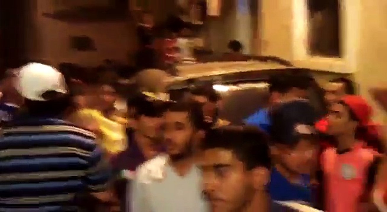 المحرق هجوم البلطجية و الوهابية على فريج الحياك 10/27/2011
