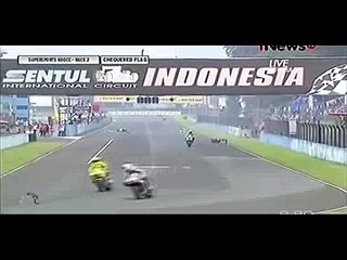 Yarış pistinde feci anlar kamerada