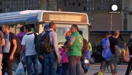 Yunanistan, Midilli adasındaki Suriyeli mültecileri Atina'ya taşıdı