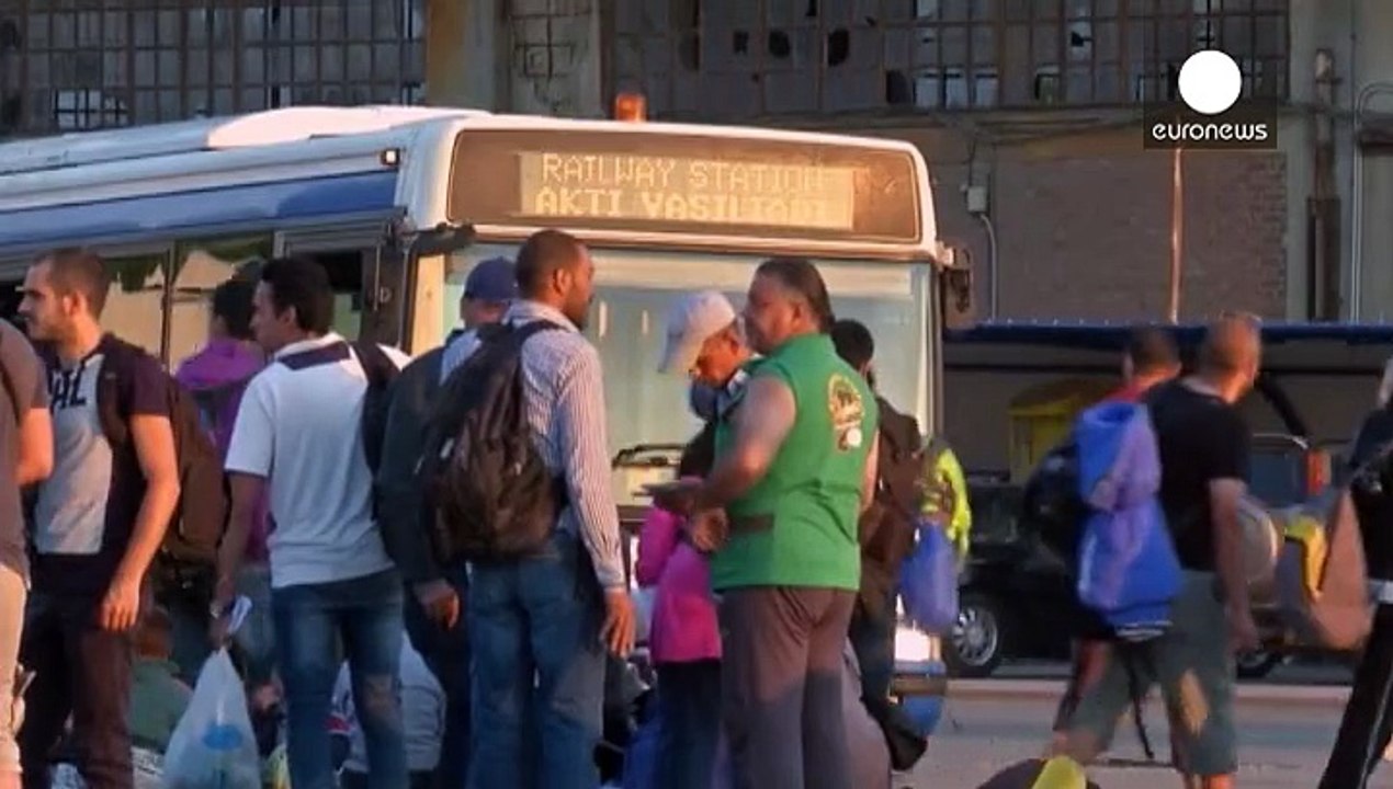 Griechenland: 2000 Flüchtlinge treffen in Piräus ein