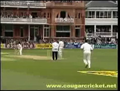 Chris Read ducks a Chris Cairns slower ball yorker