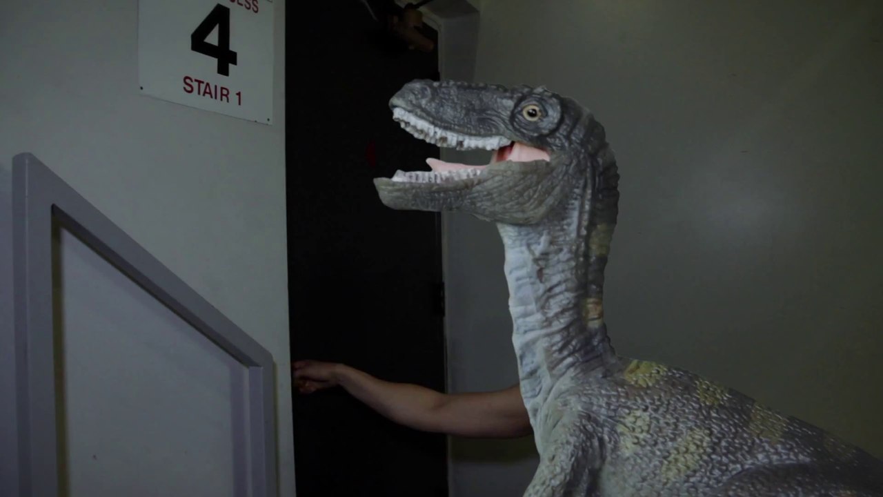Parodie de Jurassic Park World - Raptors avec des mains