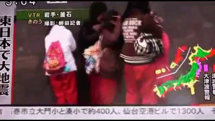 【津波】 釜石市で流されたおばさんが・・ woman survive tsunami attack Footage