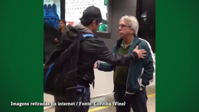 Kleber Gladiador chega a Curitiba para assinar com o Coxa