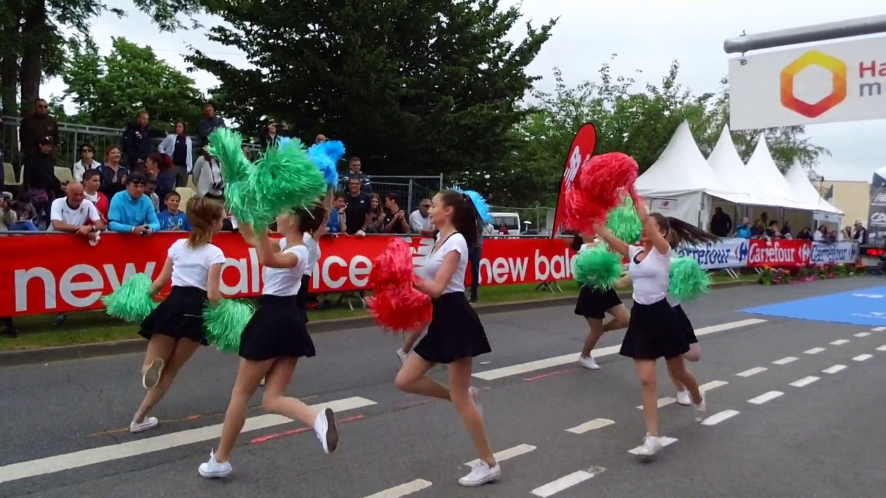 Les POM POM GIRLS aux Courants de la Liberté à CAEN le 14 juin 2015