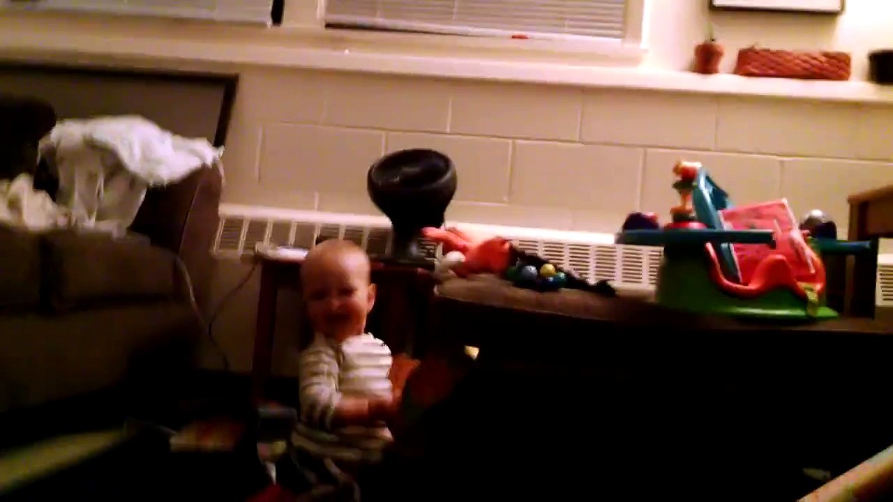 Un bébé qui adore danser