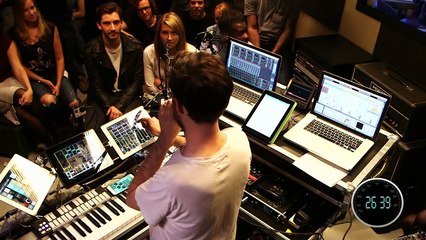 Beardyman (ft.Tim Minchin) - Shut Up And Kiss Me