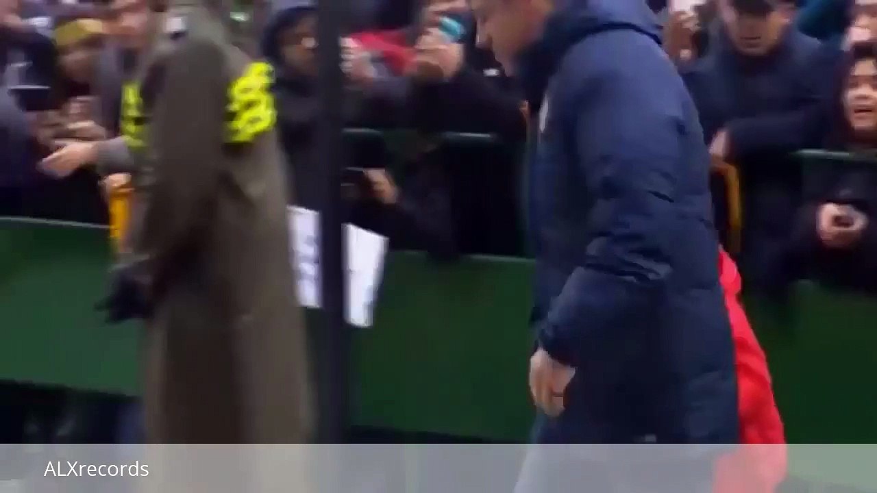 Joli geste de Neymar avec un jeune supporter