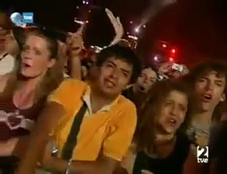 Shakira Dances To Oum Kalthoum (Enta Omri)