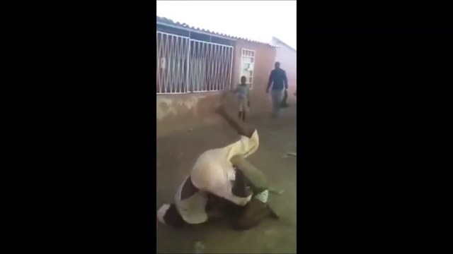 Une fille met KO un homme avec une prise de judo