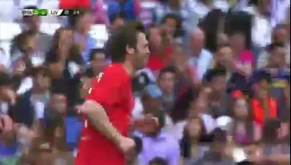 下载视频: Real Madrid Legends (4-2) Liverpool Legends |  All Goals & Highlights (2015)