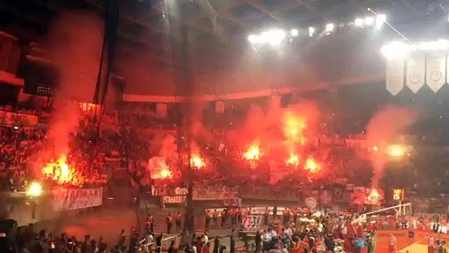 Ολυμπιακός - Παναθηναϊκός (πανηγυρισμοί στις εξέδρες)