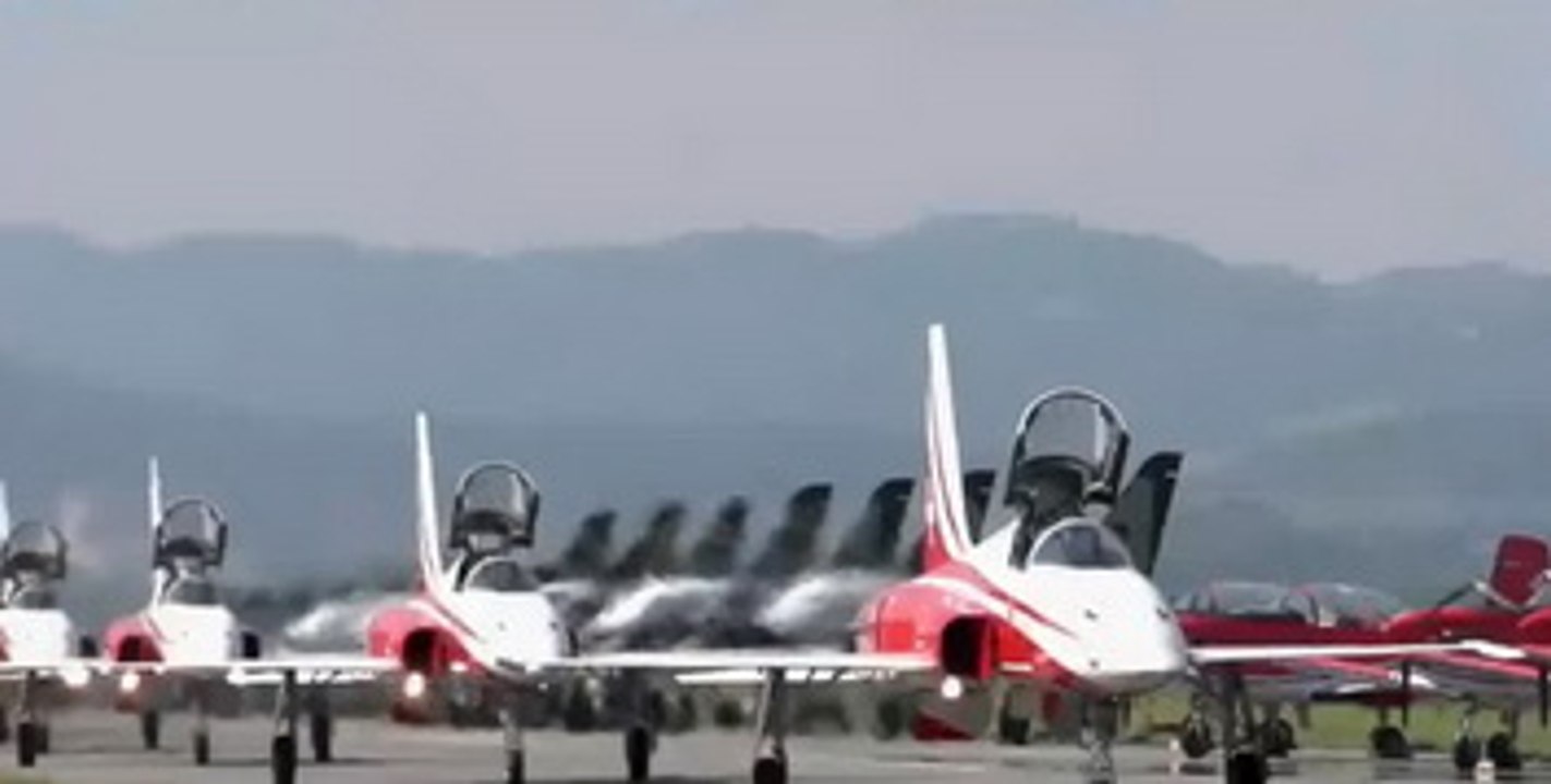 [軍事紀錄-空中軍武]Show in the sky ! 第十彈 瑞士空軍(Patrouille Suisse)瑞士巡邏兵飛行表演隊 - What a Feeling MV