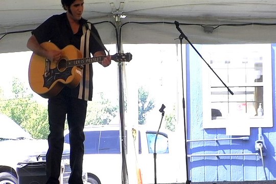 Josh Davis sings 'That's Alright mama' Elvis Week 2010