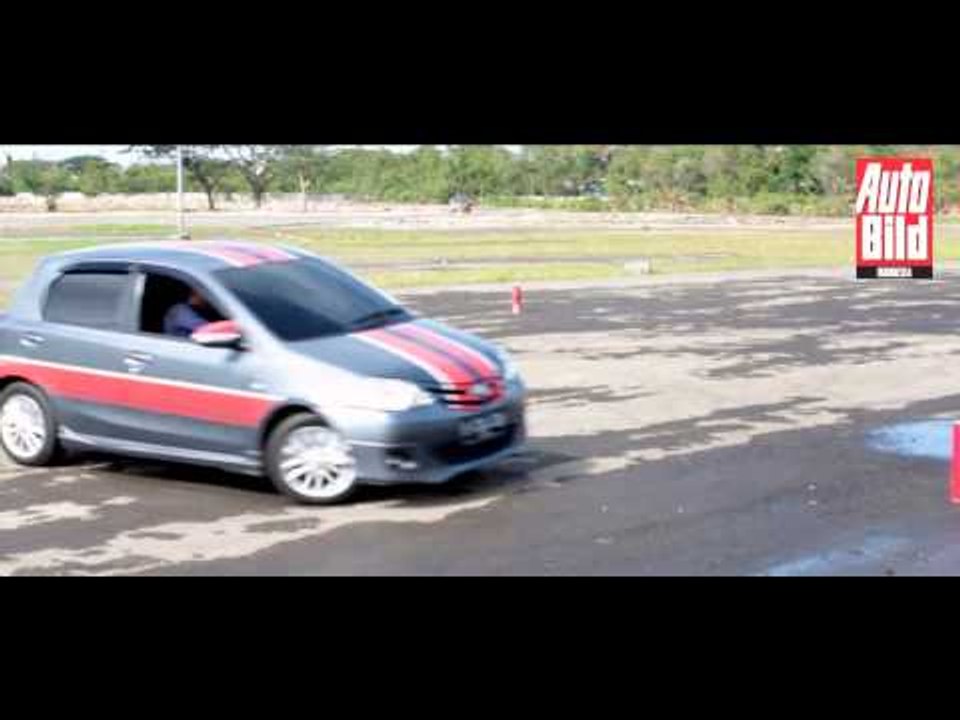 Komparasi Toyota Etios Valco Slalom vs Standar...