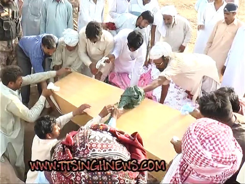 ٹوبہ ٹیک سنگھ  وزیرستان میں شہید ہونے والے پاک آرمی کے نوجوان رانا زاہد کو آبائی گاوں میں سپر دخاک کردیا گیا