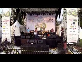 Otobursa Tumplek Blek 2014