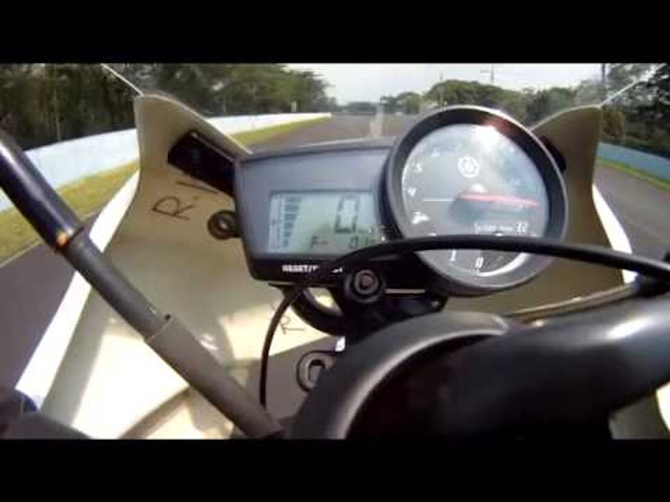 Sensasi Dibalik Fairing Yamaha R15 Racing