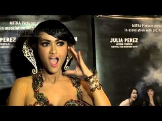 Jupe Ingin Foto Pakai Gaun Pengantin di Dasar Laut