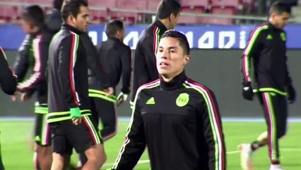 México treina para enfrentar o Chile