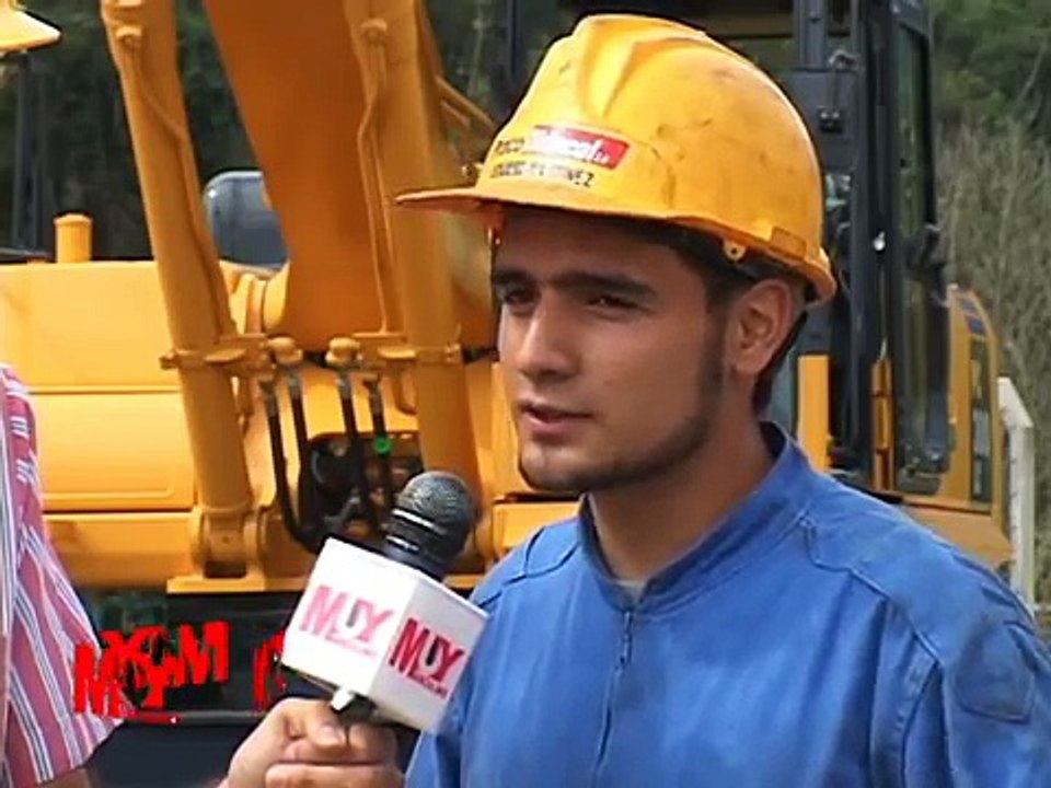 MUY MASCULINO cómo se conduce una excabadora