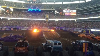 Le premier front flip d'un monster truck au monde ! MetLife Stadium 2015