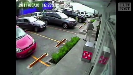 Compilation de gens qui ne savent pas garer leur voiture