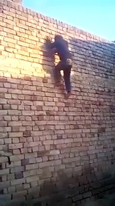 Pakistan spider man kid, amazing pakistani talent, pashto tapay tang takor, pashto songs, punjabi mujra