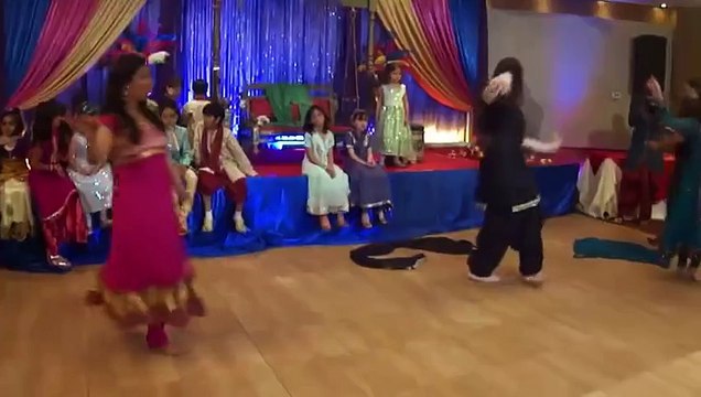 Beautiful Desi Young Girls Mehndi Night Dance (HD)