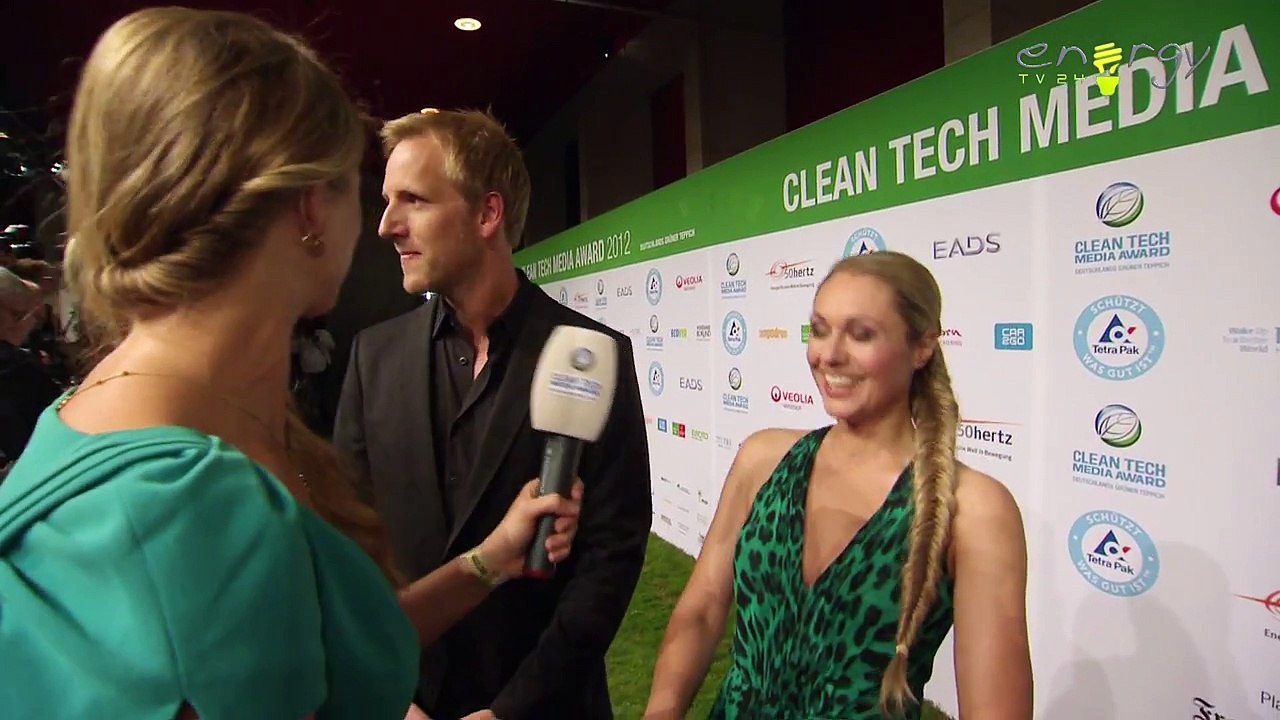 Ruth Moschner und Jan Hahn auf dem grünen Teppich des Clean Tech Media Awards