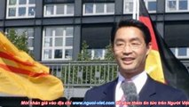 Báo Việt Nam đăng hình phó thủ tướng Đức đứng bên cờ VNCH